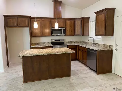 Kitchen - 10958 E 46 Pl, Yuma, AZ 85367 photo 1 of 4