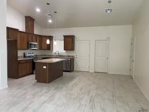 Kitchen - 10958 E 46 Pl, Yuma, AZ 85367 photo 2 of 4