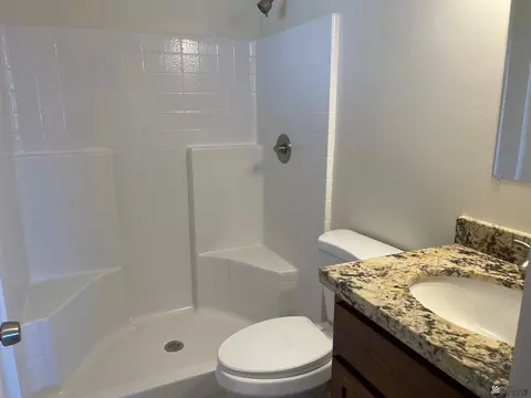 Bath - 10958 E 46 Pl, Yuma, AZ 85367 photo 1 of 2