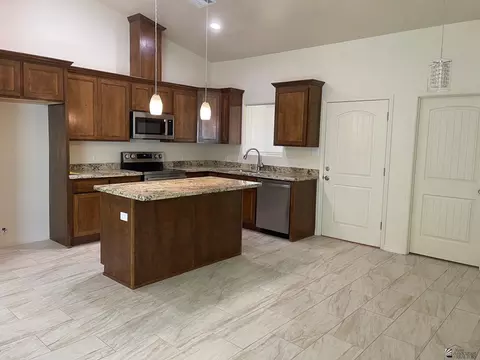 Kitchen - 10958 E 46 Pl, Yuma, AZ 85367 photo 4 of 4