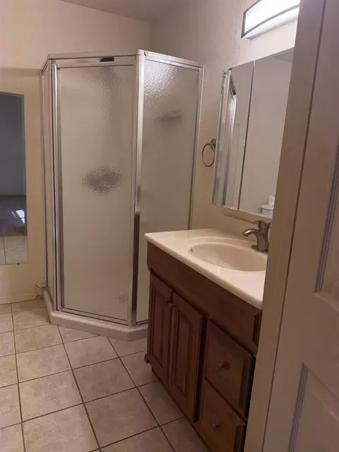 Bath - 12363 E 39 Way, Yuma, AZ 85367 photo 1 of 3
