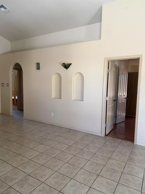 Living - 12363 E 39 Way, Yuma, AZ 85367 photo 2 of 2