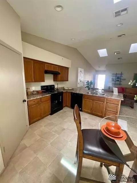 Kitchen - 7162 E 39 Pl, Yuma, AZ 85365 photo 2 of 2