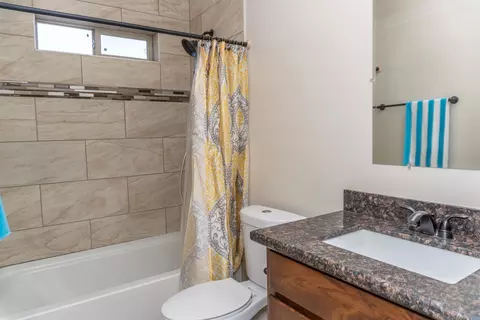 Bath - 12670 E 49 Dr, Yuma, AZ 85367 photo 3 of 3