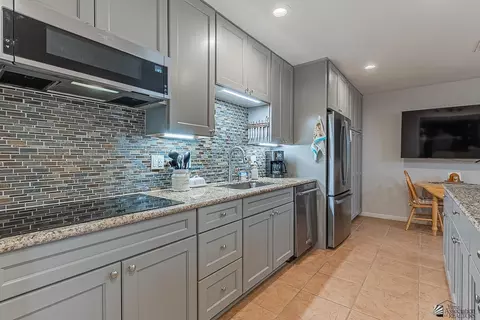 Kitchen - 13441 E 53 St, Yuma, AZ 85367 photo 2 of 6