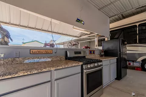 Kitchen - 13441 E 53 St, Yuma, AZ 85367 photo 6 of 6