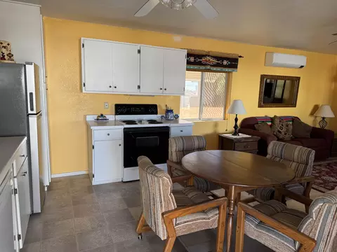 Kitchen - 13619 E 49 Dr, Yuma, AZ 85367 photo 2 of 2
