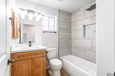 Bath - 10771 E 45 Pl, Yuma, AZ 85367 photo 3 of 3