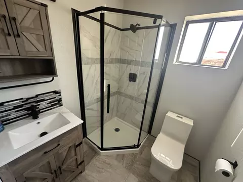 Bath - 13727 E 49 St, Yuma, AZ 85367 photo 1 of 2