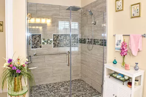 Bath - 10739 E 39 St, Yuma, AZ 85365 photo 2 of 4
