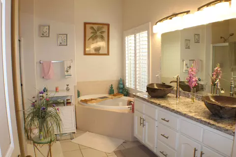Bath - 10739 E 39 St, Yuma, AZ 85365 photo 3 of 4
