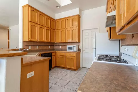 Kitchen - 10667 E 38 Pl, Yuma, AZ 85365 photo 1 of 4