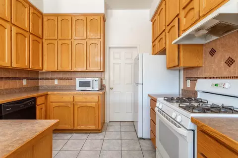 Kitchen - 10667 E 38 Pl, Yuma, AZ 85365 photo 2 of 4