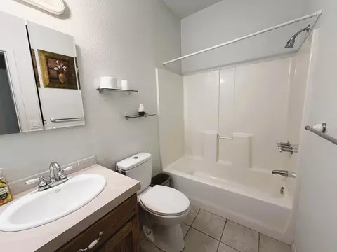 Bath - 12550 E 46 Dr, Yuma, AZ 85367 photo 2 of 2