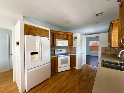 Kitchen - 12550 E 46 Dr, Yuma, AZ 85367 photo 2 of 4