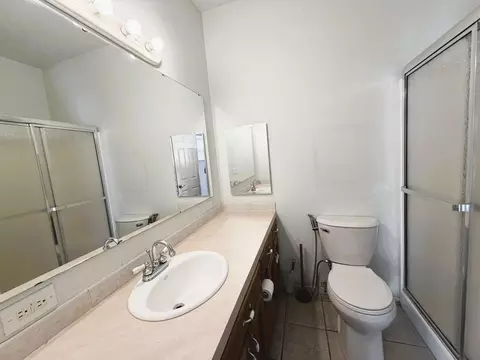 Bath - 12550 E 46 Dr, Yuma, AZ 85367 photo 1 of 2