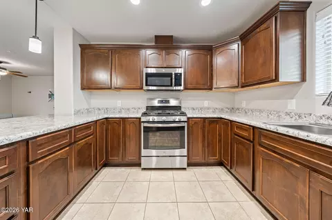 Kitchen - 10253 E 34th St, Yuma, AZ 85365 photo 2 of 5