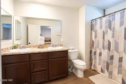 Bath - 7966 E 45th Ln, Yuma, AZ 85365 photo 3 of 4