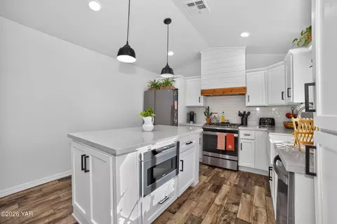 Kitchen - 13269 E 38th St, Yuma, AZ 85367 photo 2 of 3