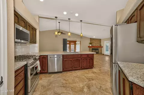 Kitchen - 8317 E Olive Ann Ln, Yuma, AZ 85365 photo 3 of 4