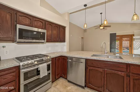 Kitchen - 8317 E Olive Ann Ln, Yuma, AZ 85365 photo 2 of 4