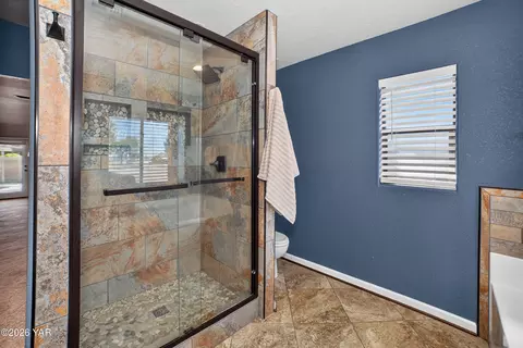 Bath - 8317 E Olive Ann Ln, Yuma, AZ 85365 photo 4 of 5