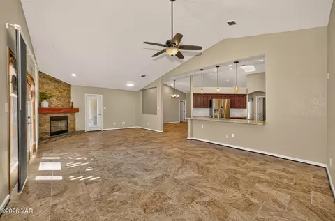 Living - 8317 E Olive Ann Ln, Yuma, AZ 85365 photo 5 of 8