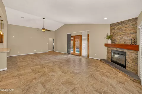 Living - 8317 E Olive Ann Ln, Yuma, AZ 85365 photo 3 of 8