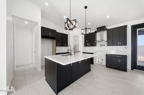Kitchen - 12564 E Jerome Ave #357, Yuma, AZ 85367 photo 4 of 5