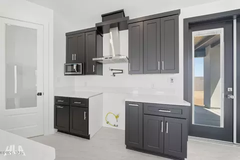 Kitchen - 12564 E Jerome Ave #357, Yuma, AZ 85367 photo 2 of 5