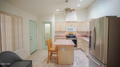 Kitchen - 10373 E 37th Pl, Yuma, AZ 85365 photo 3 of 3