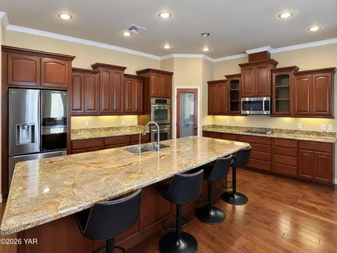 Kitchen - 5413 E 38th St, Yuma, AZ 85365 photo 1 of 2