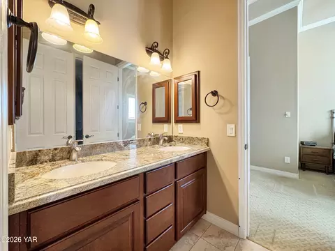 Bath - 5413 E 38th St, Yuma, AZ 85365 photo 2 of 3