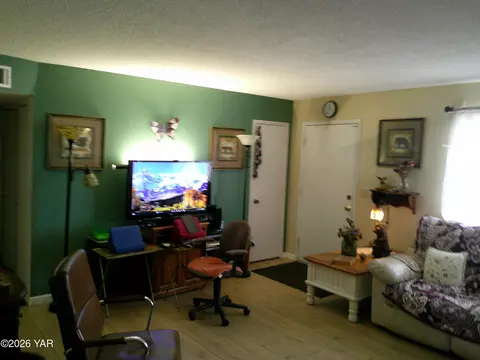 Living - 13309 E 45th St, Yuma, AZ 85367 photo 1 of 6