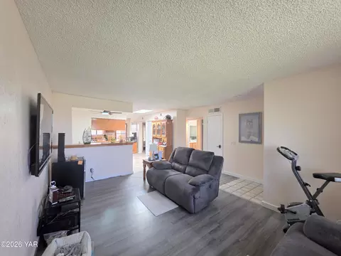 Living - 11265 E 35th Pl, Yuma, AZ 85367 photo 1 of 2