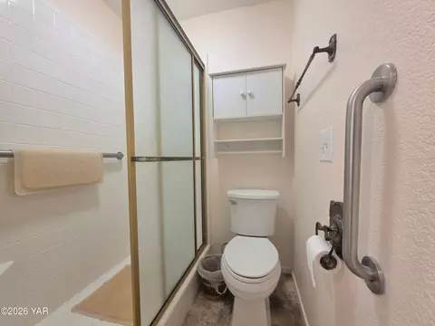 Bath - 11265 E 35th Pl, Yuma, AZ 85367 photo 2 of 3
