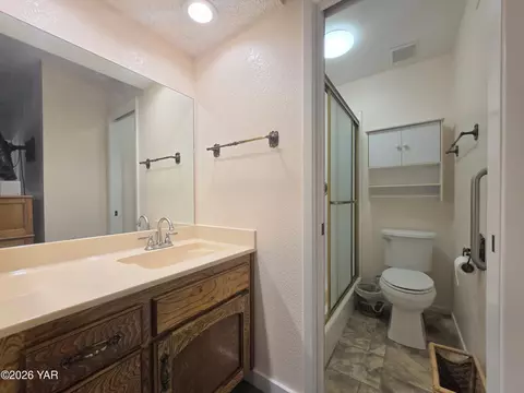 Bath - 11265 E 35th Pl, Yuma, AZ 85367 photo 1 of 3