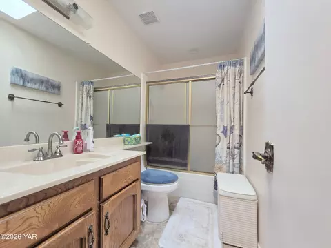 Bath - 11265 E 35th Pl, Yuma, AZ 85367 photo 3 of 3