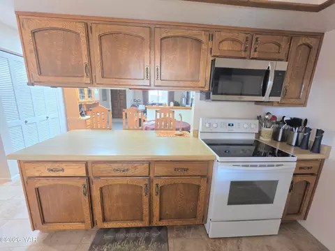 Kitchen - 11265 E 35th Pl, Yuma, AZ 85367 photo 2 of 2