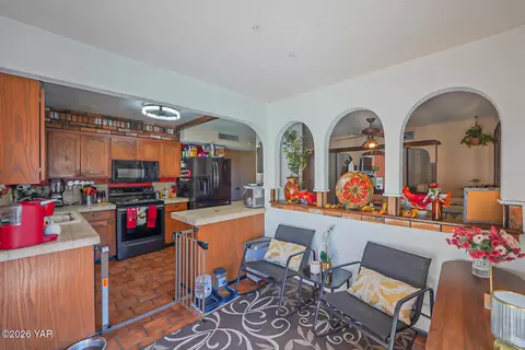 Kitchen - 1767 E 26th Pl, Yuma, AZ 85365 photo 2 of 2
