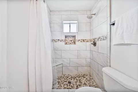 Bath - 7332 E 24th Ln, Yuma, AZ 85365 photo 2 of 3