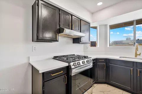 Kitchen - 7332 E 24th Ln, Yuma, AZ 85365 photo 4 of 4