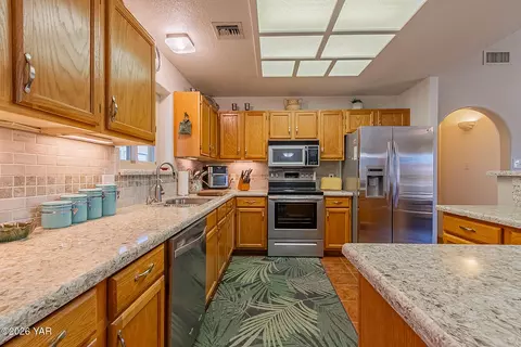 Kitchen - 13334 E 34th Pl, Yuma, AZ 85367 photo 3 of 3