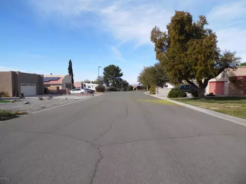15664 Apache, Ehrenberg, AZ 85334 photo 3