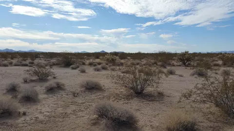 52104 Franks Circle Cir, Bouse, AZ 85325 photo 1