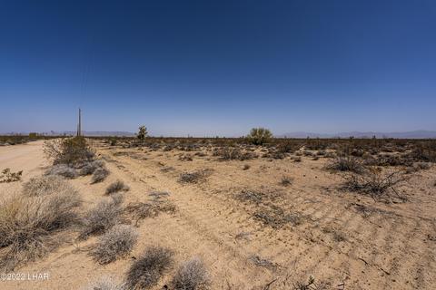 000 E Box Canyon Dr, Yucca, AZ 86438