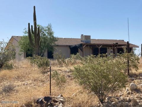 11262 S Apache Rd, Yucca, AZ 86438
