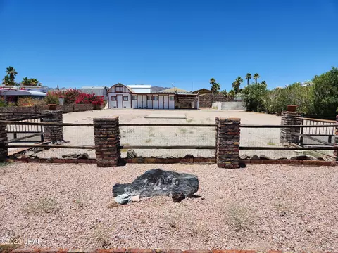 49550 Topaz Ave, Quartzsite, AZ 85346