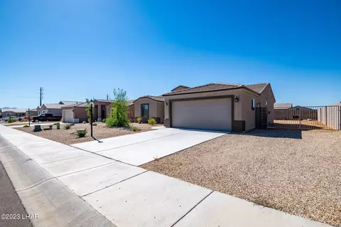 2932 E Luna, Kingman, AZ 86409