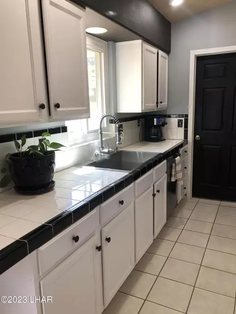 2272 E Valley View Rd, Kingman, AZ 86409 photo 13